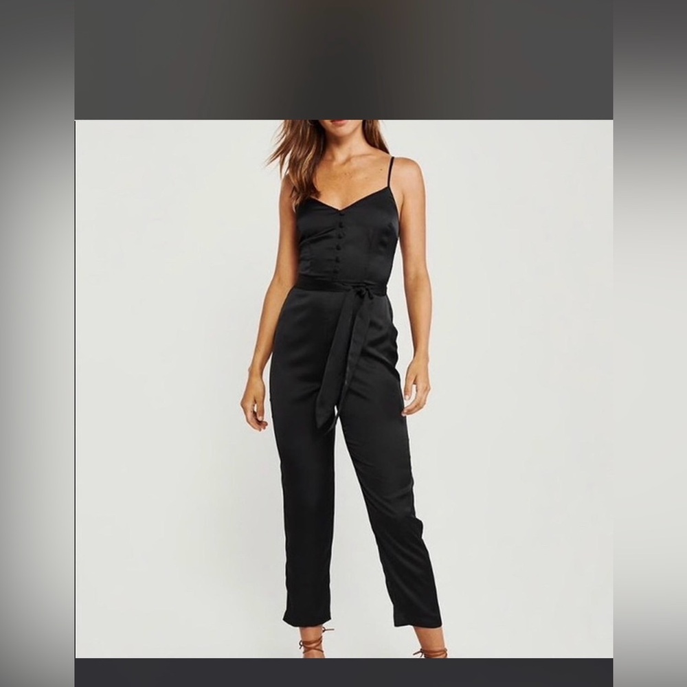 Brand new with a tag Abercrombie silk Black Women's Jumpsuit with tie
Size MP